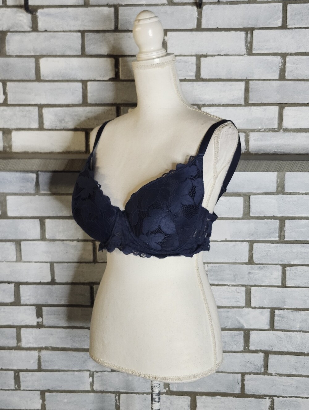 Adrienne Vittadini Women's Sexy Lace Lined Underwire T-Shirt Bra Size 38C Blue